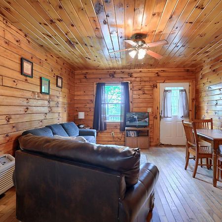 Blue Rose Cabins - Pine Ridge Cabin Лоуган Екстериор снимка