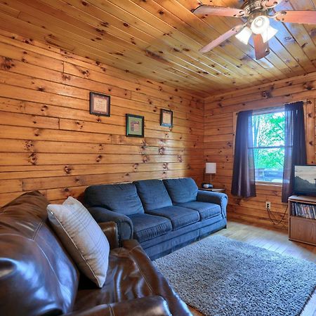Blue Rose Cabins - Pine Ridge Cabin Лоуган Екстериор снимка