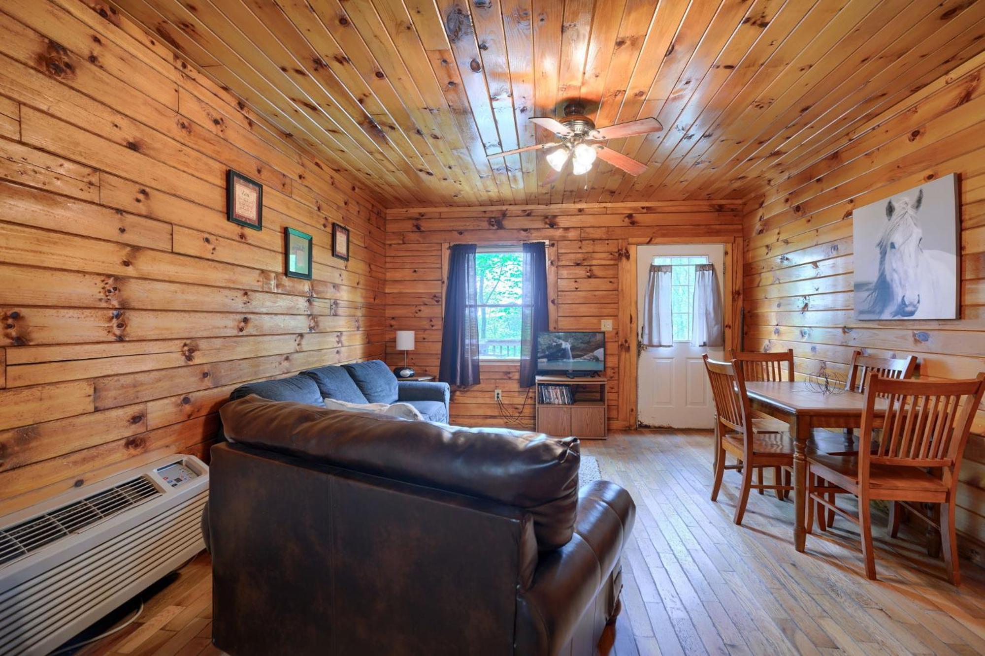 Blue Rose Cabins - Pine Ridge Cabin Лоуган Екстериор снимка