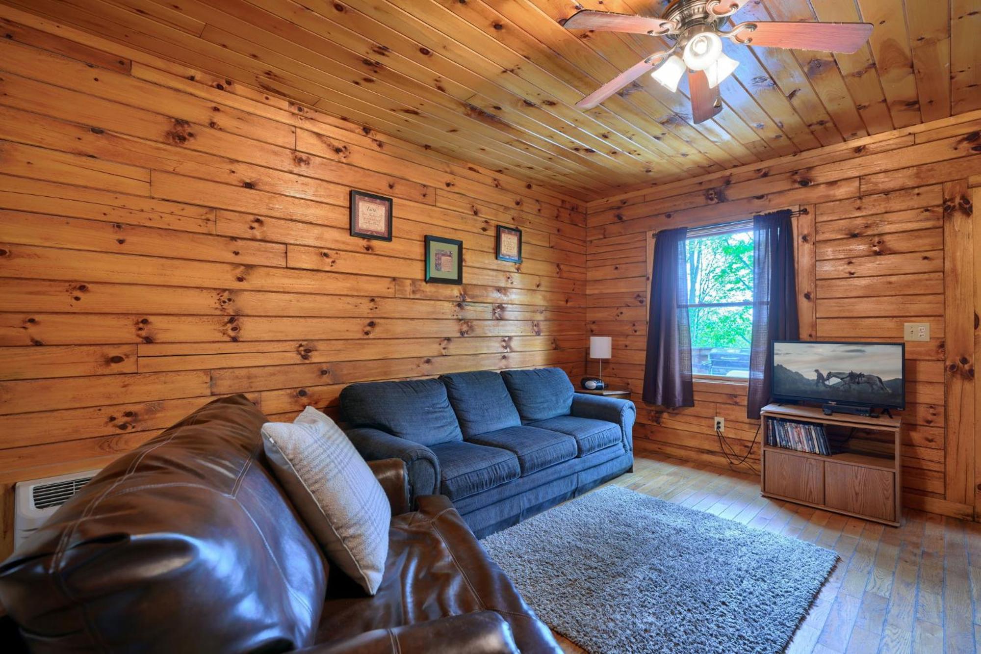 Blue Rose Cabins - Pine Ridge Cabin Лоуган Екстериор снимка