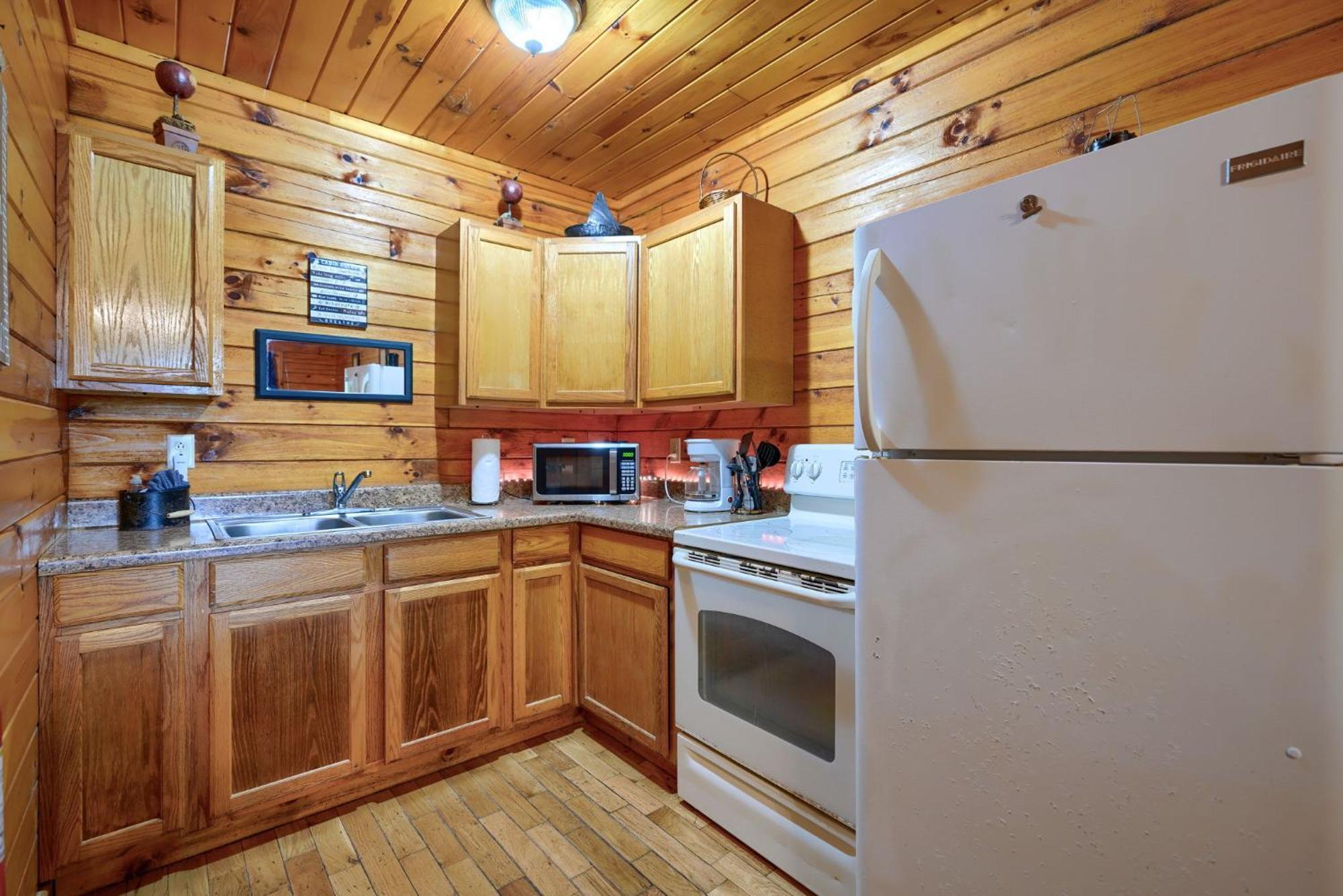 Blue Rose Cabins - Pine Ridge Cabin Лоуган Екстериор снимка