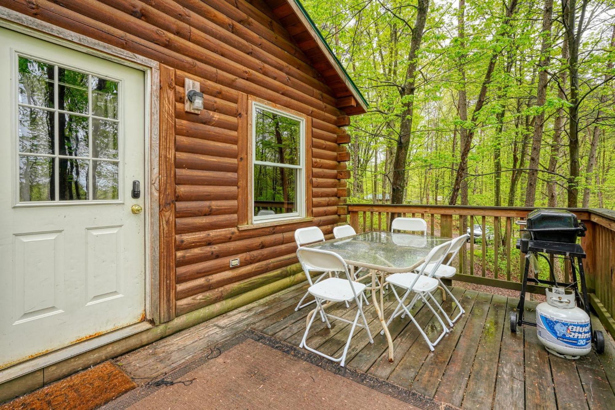 Blue Rose Cabins - Pine Ridge Cabin Лоуган Екстериор снимка