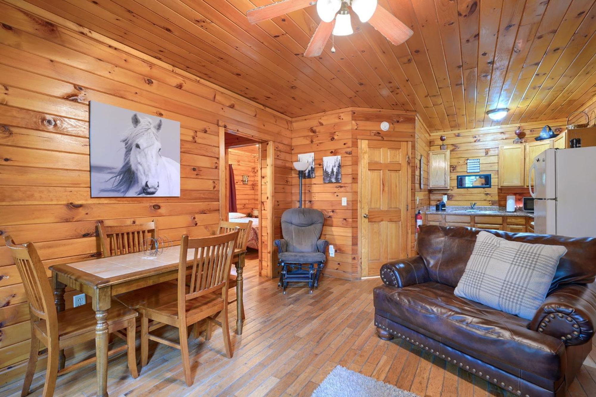 Blue Rose Cabins - Pine Ridge Cabin Лоуган Екстериор снимка