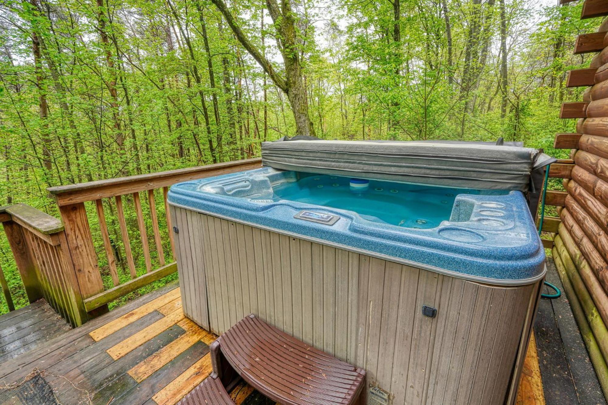 Blue Rose Cabins - Pine Ridge Cabin Лоуган Екстериор снимка